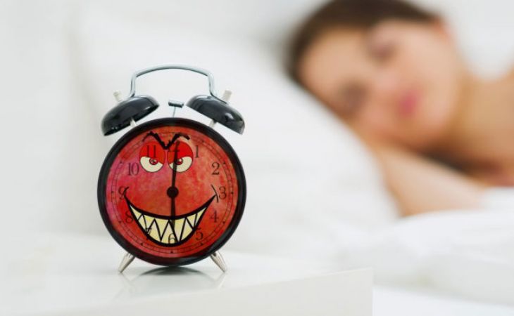 Российские ученые создали будильник, который контролирует сон