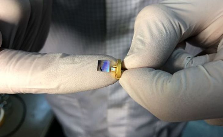 Российские физики встроили "лазерный нос" в кремниевый микрочип