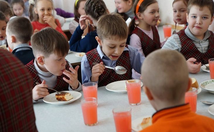 Просрочкой кормили учеников в одной из школ Алтайского края