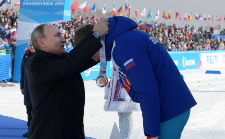 Российские лыжники выиграли все три медали в гонке на 10 км на Универсиаде
