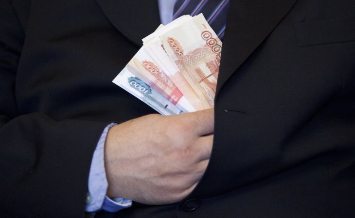 Росстат раскрыл зарплаты чиновников в аппаратах президента и правительства