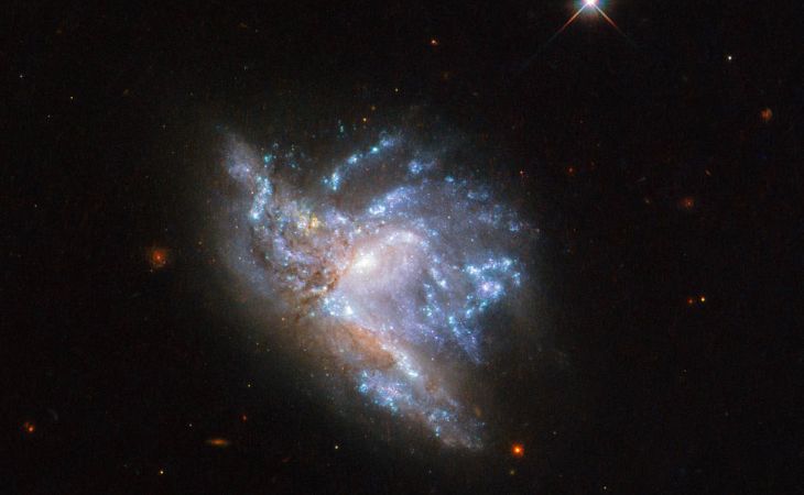 Столкновение двух галактик в созвездии Геркулеса показало NASA