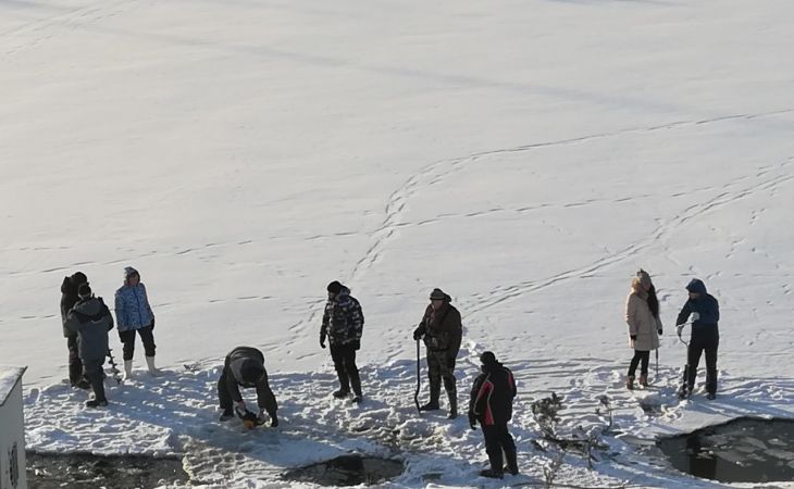 МЧС спасло рыбаков, провалившихся под лед в Алтайском крае