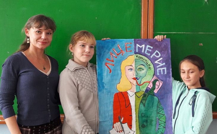 Опальная алтайская учительница Татьяна Кувшинникова вышла на работу в АКИПКРО