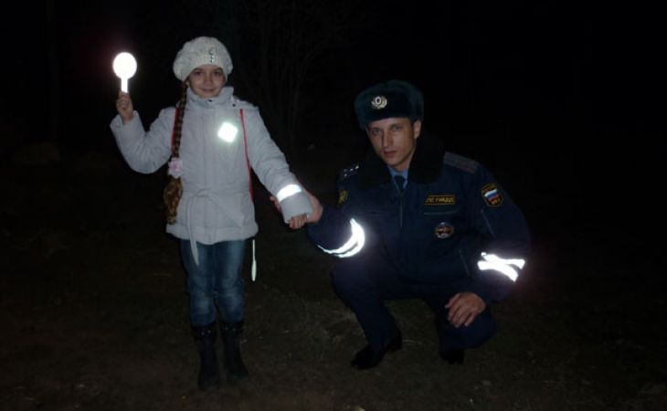 Жителей Алтайского края просят носить световозвращающие элементы в темное время суток