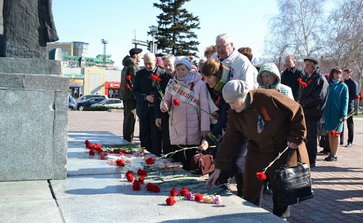 Память узников фашистских концлагерей почтили в Барнауле