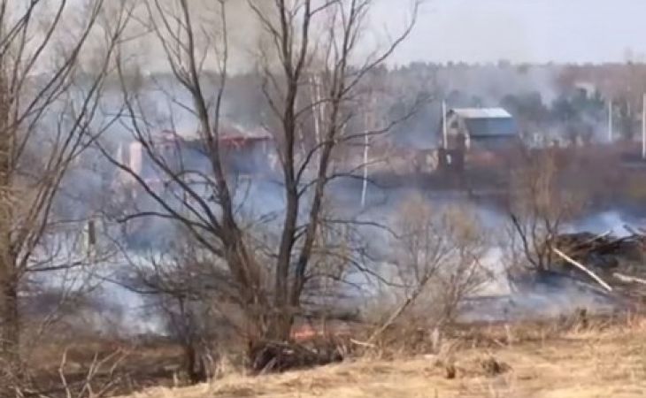 Дачный поселок горел под Барнаулом: видео с места ЧП