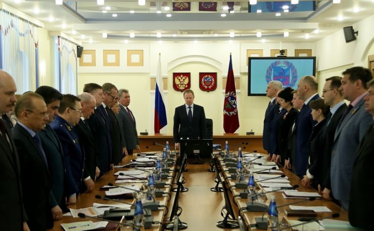 Минутой молчания началось заседание Правительства Алтайского края