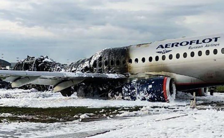 СК назвал версии катастрофы самолета в Шереметьево