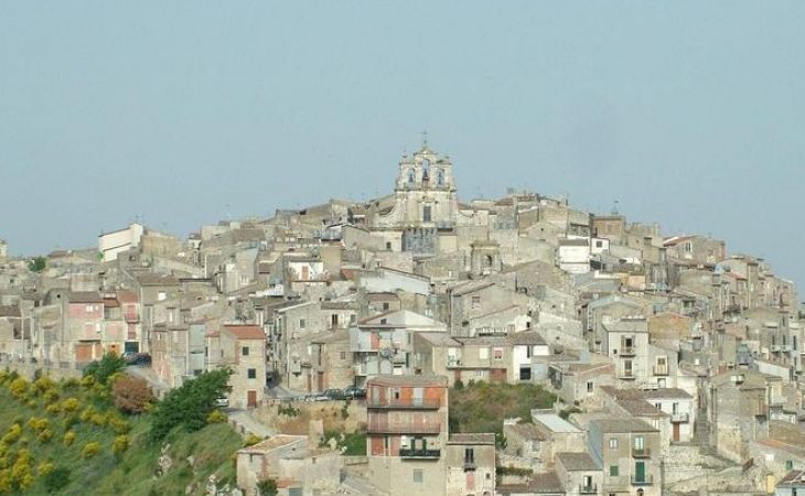 Дома за 1 евро продают на Сицилии
