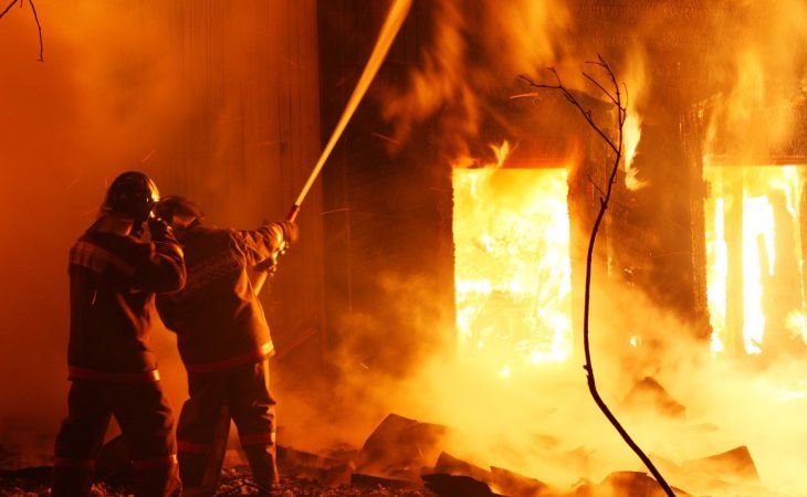 Пожар унес жизни матери и сына в Заринске