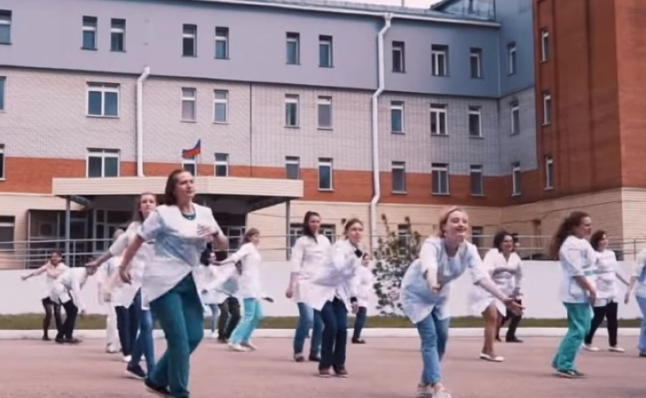 Врачи Рубцовской горбольницы сняли клип ко Дню медицинского работника