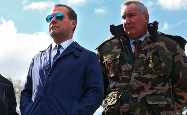 Медведев дал указание "Роскосмосу" освоить до конца года еще 200 млрд рублей