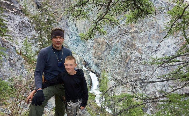 Поиски туристов, попавших под лавину на Алтае, возобновлены