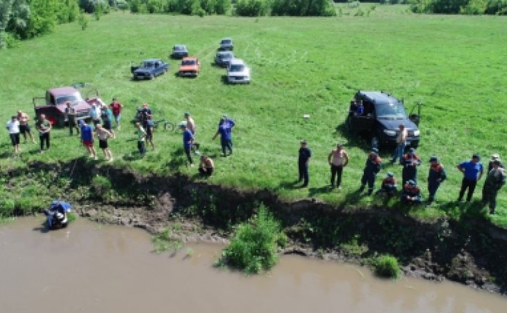 Поиски пропавших на алтайской реке детей продолжаются