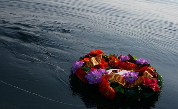 Погибших подводников предложили похоронить рядом с экипажем "Курска"
