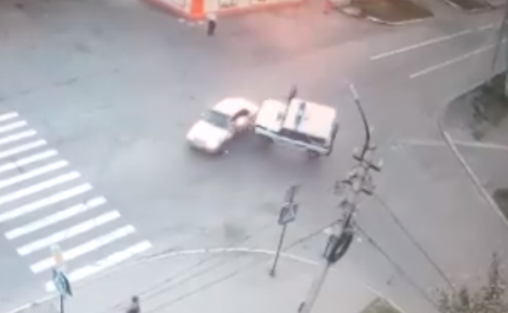 Полицейский УАЗик перевернулся в Бийске