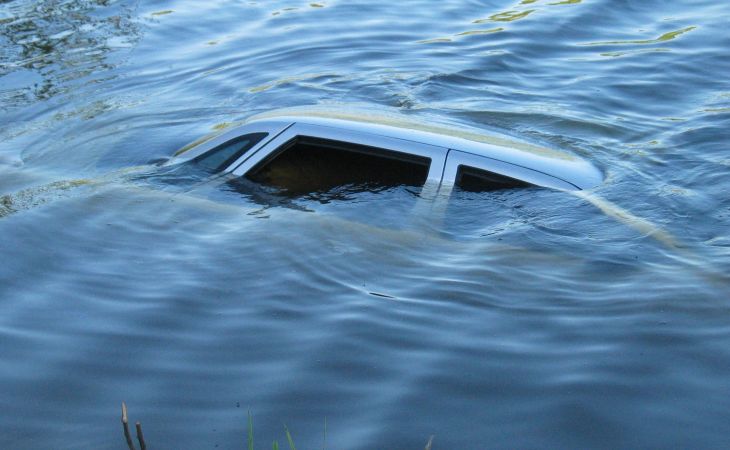 17-летний алтайский подросток утонул в упавшей в реку машине