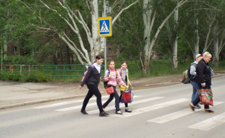 Пешеходные переходы возле школ проверяют в Алтайском крае перед началом учебного года