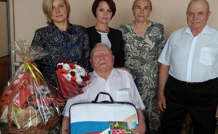 Владимир Путин поздравил со 100-летним юбилеем легендарного барнаульского фронтовика