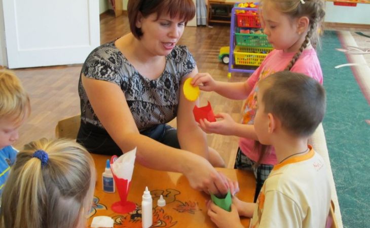 Насколько в Барнауле востребованы воспитатели и сколько им готовы платить работодатели?
