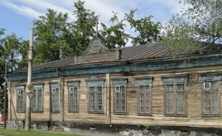 Еще одно здание-памятник в центре Барнаула выставили на аукцион