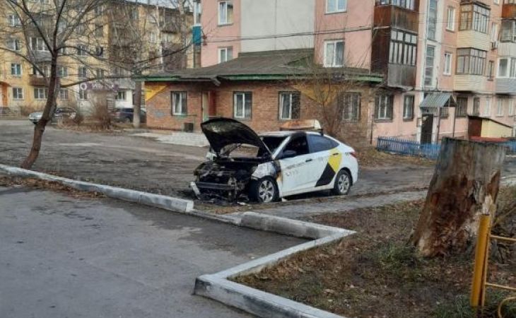 Шесть машин такси сожгли за ночь в Бийске