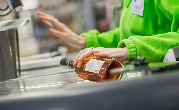 Время продажи алкоголя предложили сократить в России