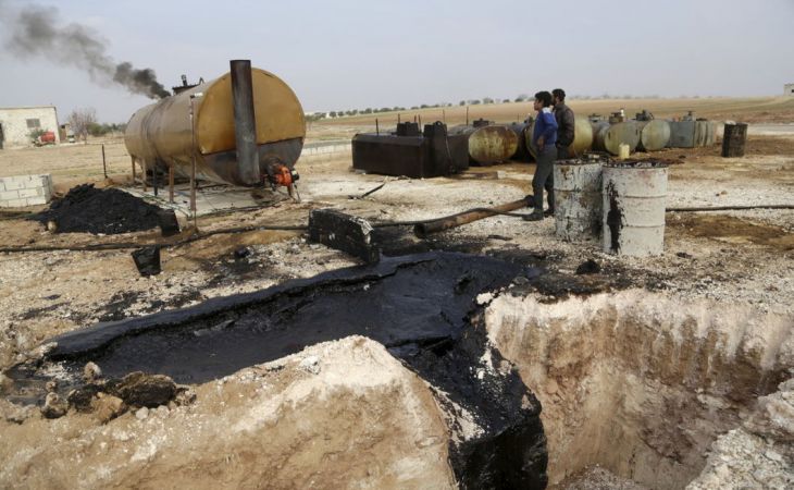 Курдские террористы и наёмники помогают американцам красть нефть в Сирии