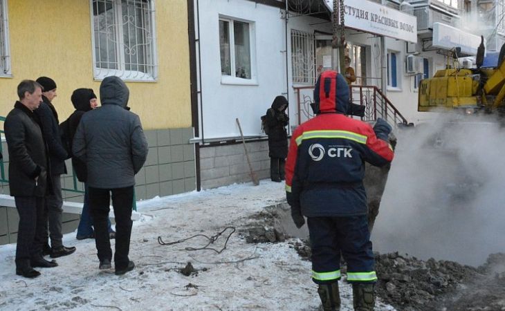 Коммунальную аварию устраняют в Барнауле: без тепла 2,5 тысячи человек