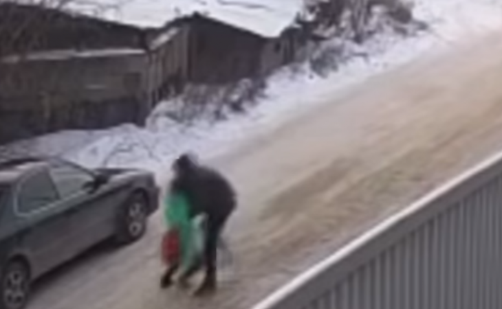Подросток помог спасти школьницу от педофила в Сибири. Видео