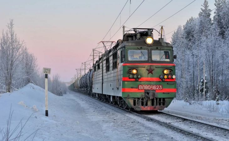 Девушка попала под товарный поезд в Барнауле