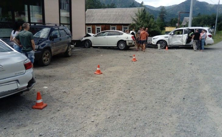 Нетрезвый новосибирец протаранил четыре машины в Горном Алтае