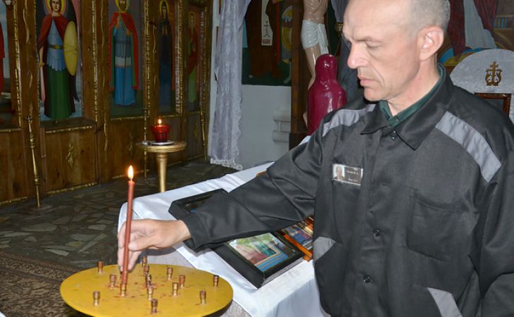 В алтайской колонии осужденные начали делать церковные свечи