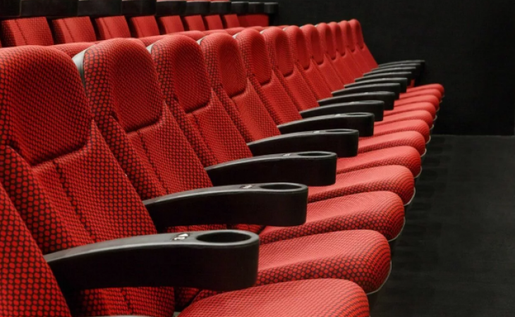 Кинотеатры и бассейны могут открыть на Алтае к концу лета
