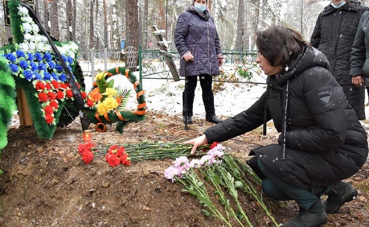 В Алтайском крае торжественно захоронили красноармейца Сугатова, павшего в легендарной битве за Карманово
