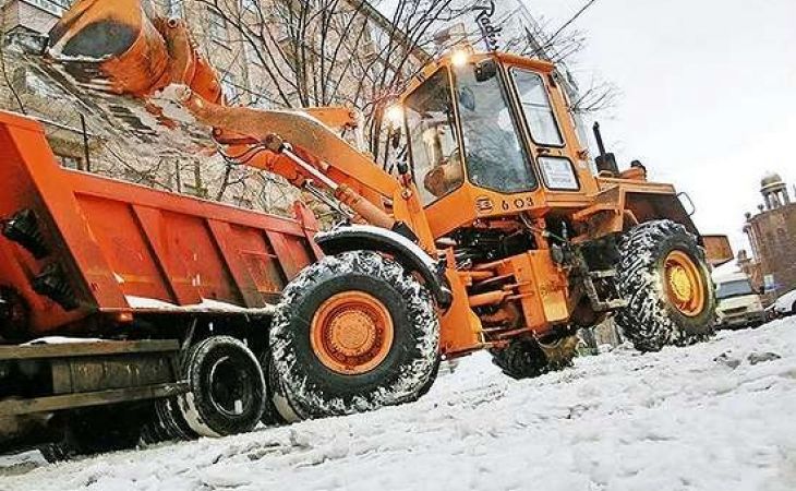 Свыше 22 миллионов рублей направили на новую технику для уборки тротуаров в Барнауле