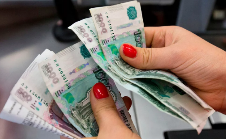 В России рекордно упал оборот наличных денег