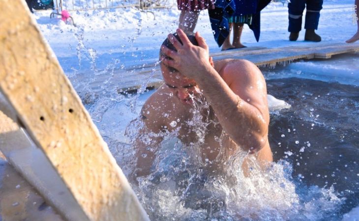 Роспотребнадзор рассказал, кому не рекомендовано купаться в  купелях на Крещение
