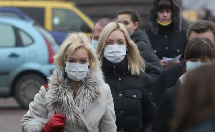 Эксперты: россияне не смогут появляться везде без масок, минимум, до лета