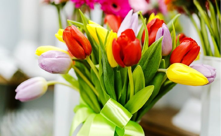 Цветы в два раза подорожали за год к 8 Марта в России
