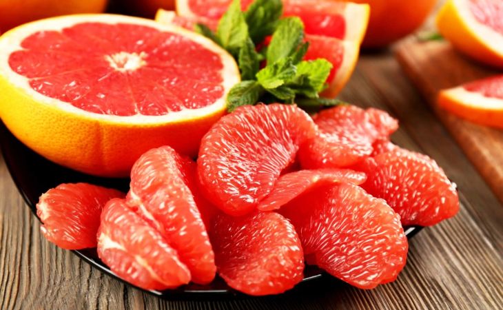 Диетолог прокомментировал жиросжигающие свойства грейпфрута