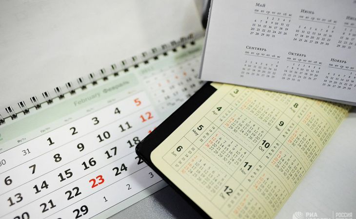 Стало известно, сколько в 2022 году продлятся новогодние и майские праздники