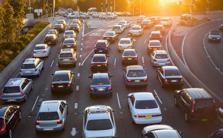 Скорость движения авто в городах намерены снизить до 30 км/ч