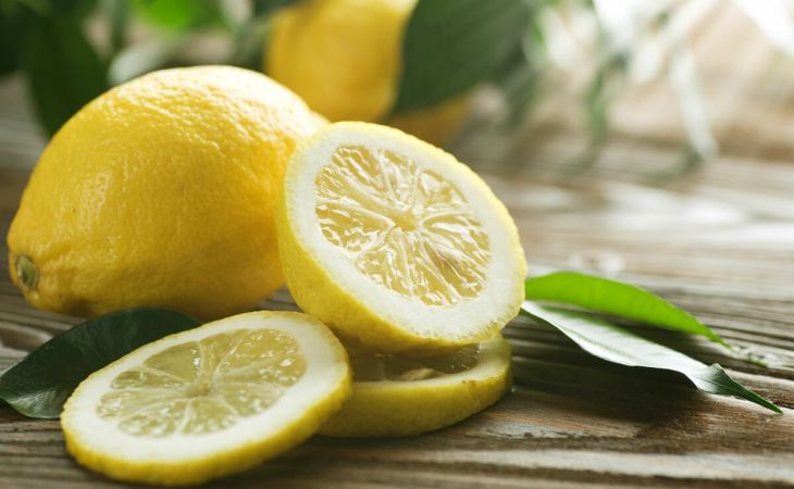 Больше всего в 2021 году в России подешевели лимоны