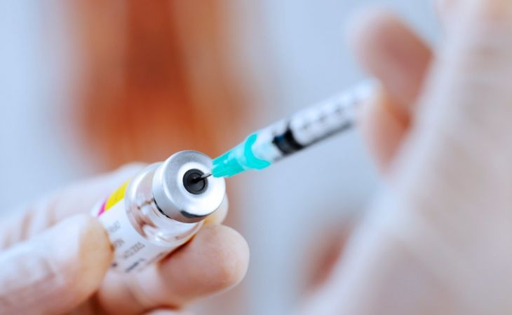 В России предложили ввести обязательную вакцинацию пожилых от ковида