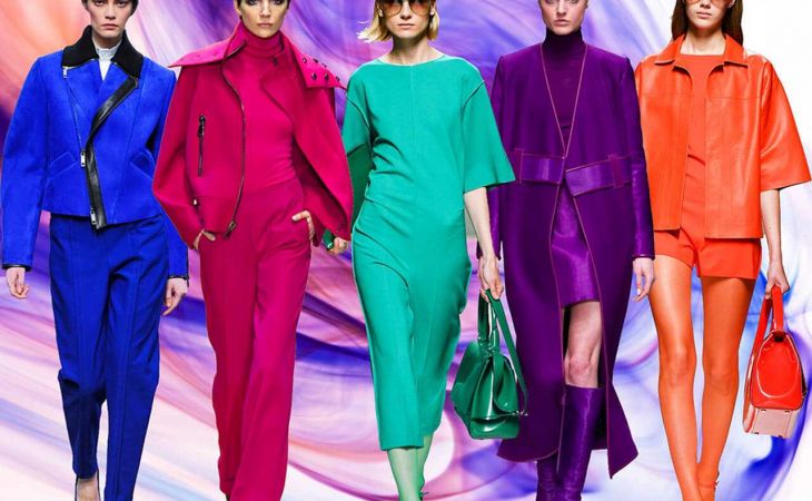 Эксперты назвали пять модных цветов в одежде 2022 года