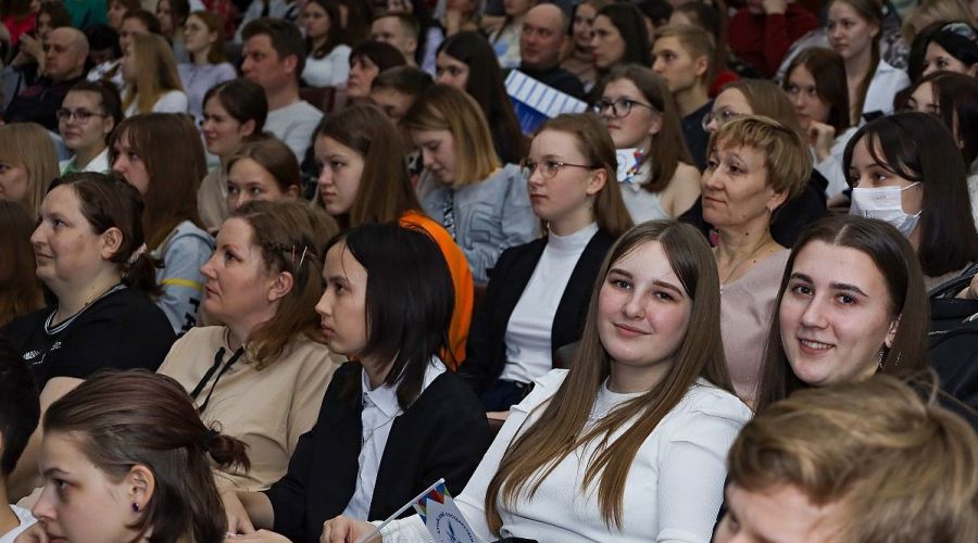 В IT со школьной скамьи: работодатели зовут на встречу барнаульских школьников