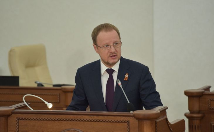 Виктор Томенко выступает с отчётом о деятельности в 2020 году
