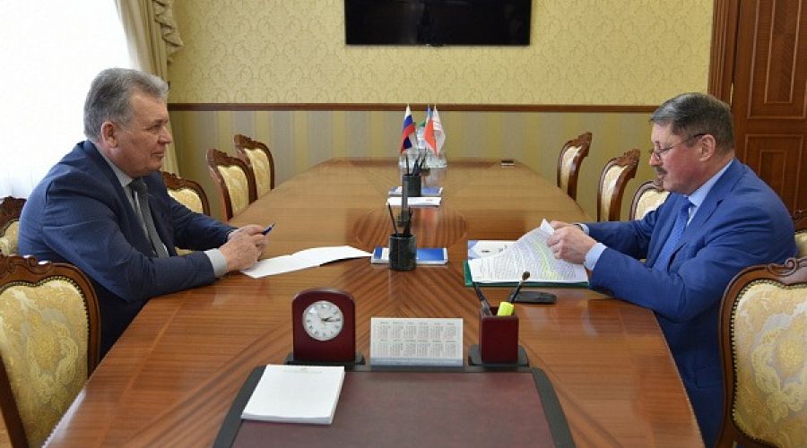 Плохо знают законы, страдают от финансовой нагрузки на бизнес, не находят кадры